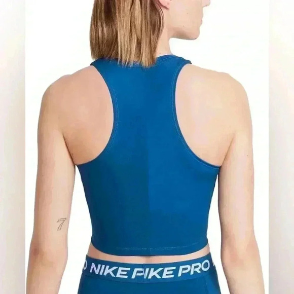 Top Nike Pro Dri-FIT Women’s Cropped Graphic Tank - Picture 5 of 5